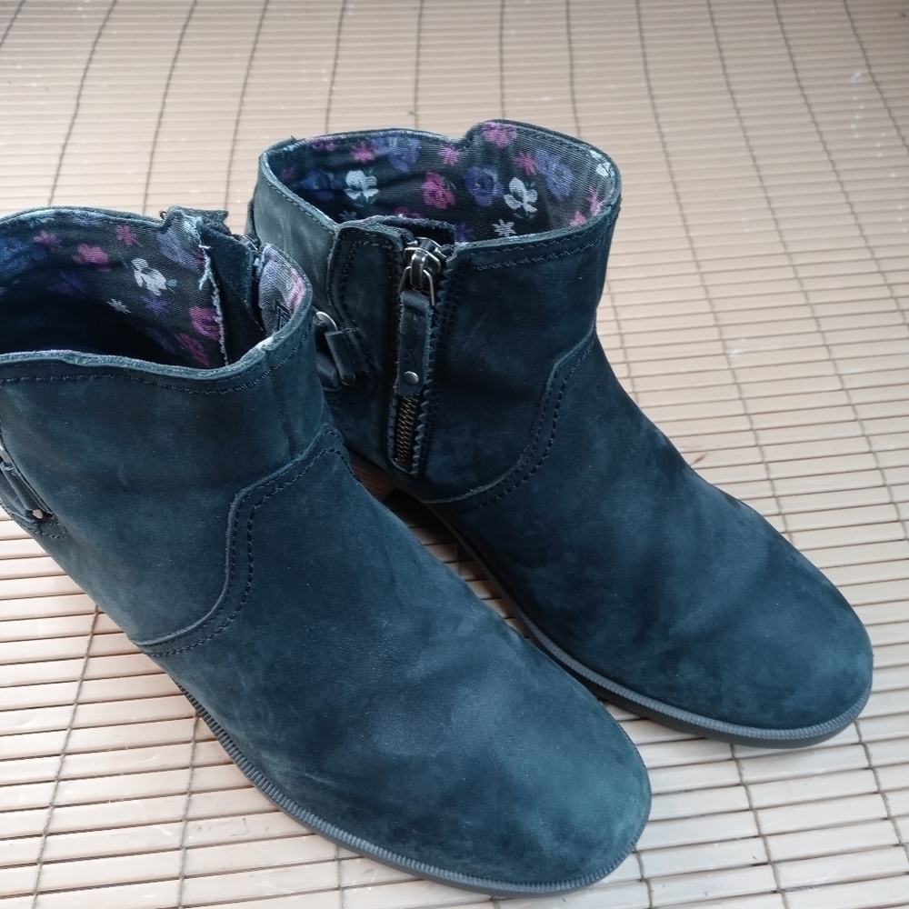 TEVA women's Foxy Bison Black Ankle Zip Heeled Harness Brushed Leather Boots Siz